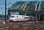 402 029-3 bei der Ausfahrt Hohenzollernbrcke in den Hbf-Kln - 30.05.2011