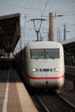 Hier steht ein unbekannt gebliebener 402er am 21.12.13 bereit zur Weiterfahrt nach Düsseldorf Hbf im Dortmunder Hbf.