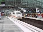 ICE 1 bei der Einfahrt in den Berliner Hbf am 26.06.2006.