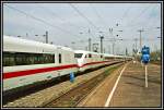 Steuerwagen 808 021  Lbbenau/Spreewald  und 402 043  Bautzen/Budyin  rollen am 13.04.2007 als ICE642/652 in den Bahnhof Hamm (Westf) ein.