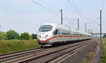 Der planmäßig mit einem Triebzug der Reihe 403 gefahrene Sprinter-ICE 1005 durcheilt am 19.05.18 auf dem Weg nach München soeben Brehna.