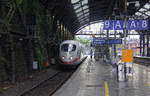 Der ICE3 von DB kommt aus Brüssel-Süd nach Frankfurt-am-Main-Hbf und hilt in Aachen-Hbf und fährt dann weiter in Richtung Köln.