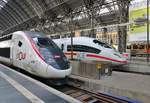 SNCF Alstom TGV Duplex 4716 (310 0032) trifft am 01.12.18 in Frankfurt am Main Hbf auf DB Fernverkehr ICE3 (403 xxx)