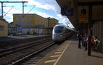 Der ICE3 von Dresden-Hbf nach Wiesbaden-Hbf und fährt in Fulda ein.