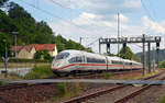 Ein ICE der Baureihe 403 rollte am 22.06.19 auf dem Weg Richtung München durch Orlamünde Richtung Saalfeld(S).