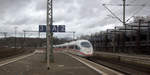 Der ICE3 aus Frankfurt am Main-Brüssel-Süd kommt durch Herzogenrath als Umleiter aus Richtung Rheydt,Übach-Palenberg, und fährt in Richtung Kohlscheid,Richterich,Laurensberg,Aachen-West,Aachen-Schanz,Aachen-Hbf.
Aufgenommen am Bahnhof von Herzogenrath. 
Am Nachmittag vom 2.2.2020.