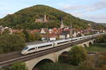 403 004  München  und 403 033  Goslar  am 10. Oktober 2022 bei Gemünden am Main.