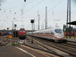 EBM Cargo 140 070-4 trifft auf DB Fernverkehr ICE 3 (BR 403) am 21.07.16 in Hanau Hbf