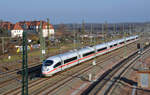 Der als ICE 1632 verkehrende ICE 3 passiert kurz vor dem Erreichen des Hallenser Hbf am 14.01.18 den dortigen Rbf.