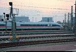 403 036 (Tz 336  Ingolstadt ) als ICE 1009 (Linie 29) von Berlin Hbf (tief) nach München Hbf erreicht Halle(Saale)Hbf auf Gleis 8. [25.3.2018 | 19:15 Uhr]