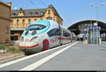 403 514-3 (Tz 314  Bergisch Gladbach ) alias  Der kleine ICE  als ICE 1632 (Linie 15) von Berlin Gesundbrunnen nach Frankfurt(Main)Hbf steht an einem sehr heißen Mittwochmittag in Halle(Saale)Hbf auf Gleis 8.
Ebenfalls auf dem Bahnsteig anwesend waren zwei weitere Fotografen sowie eine Mutter mit ihrem begeisterten kleinen Sohn, der sogar das dazugehörige Spielzeug dabei hatte.
[26.6.2019 | 12:18 Uhr]