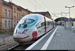 403 514-3 (Tz 314  Bergisch Gladbach ) alias  Der kleine ICE  als ICE 1633 (Linie 15) von Frankfurt(Main)Hbf nach Berlin Gesundbrunnen steht an einem sehr heißen Mittwochabend in Halle(Saale)Hbf auf Gleis 8.
Aufgenommen im Gegenlicht.
[26.6.2019 | 19:42 Uhr]