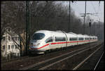 Ein ICE 3 fährt hier am 19.3.2006 um 13.21 Uhr in Richtung Köln HBF durch Köln Süd.