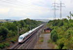 Zwei 403 als ICE 519 (Linie 42) von Dortmund Hbf nach München Hbf passieren die Überleitstelle (Üst) Markgröningen Glems auf der Schnellfahrstrecke Mannheim–Stuttgart (KBS 770).
Aufgenommen von einer Brücke.
(Neubearbeitung)
[28.7.2019 | 16:02 Uhr]