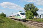 Am Nachmittag des 29.05.2020 fuhr 403 557-2  Esslingen am Neckar  zusammen mit dem 403 036-7  Ingolstadt  als ICE 107 (Köln Hbf - Basel SBB) über die Rheintalbahn durchs Industriegebiet von Buggingen in Richtung Müllheim (Baden).