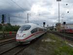 Ein ICE-3 bei der Einfahrt in Aschaffenburg Hbf, der ICE fuhr nach Oberhausen.