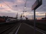 Taurus,Triebzug ICE3(als Rangierfahrt Richtung Werkstatt),und zwei  Triebwaben BR628,plus Sonnenuntergang,gabs am 5.6.2007 in Mnchen Hbf.