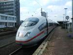 DB ICE 3  Montabaur  und  Recklinghausen  aus Mnchen treffen
pnktlich im Dortmunder Hbf ein.Diese Garnitur fhrt weiter in den DO - Betriebsbahnhof. ,wo er eine 30-40 minuten lange
Innenreinigung erhlt und um 14:20Uhr auf Gleis 16 bereitgestellt wird,um 14:37 wieder nach Mnchen Hbf. abfhrt.
