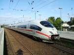 ICE 3 Doppel vorne  Treuchtlingen ,hinten ohne Namen aus  Mnchen verlsst den Bochumer Hbf.