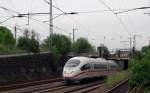 der ICE Dortmund-Basel, passiert die westliche Ausfahrt von Hagen Hbf Ri.