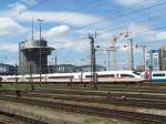 Ein ICE-3 aus Dortmund Hbf bei der Einfahrt in den Bahnhof Mnchen Hbf.