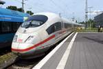 RHEINE (Kreis Steinfurt), 31.05.2025, ein ICE als äußerst seltener Gast im Bahnhof Rheine: ICE 1014 nur heute von Karlsruhe Hbf bei der Ausfahrt nach Norddeich Mole