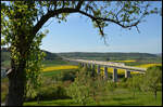 Ein ICE 3-Doppel am 28.04.202 auf der 1.232 Meter langen Leinachtalbrücke der Schnellfahrstrecke Hannover - Würzburg.