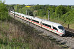 ICE Treibwagen „Siegen“ am Morgen des 4. Mai 2026 bei Asbach.