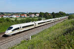 ICE M�nchen  403 504  in den fr�hlichen Farben am am 16.6.26 bei Asbach.