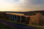 ICE 725 (Essen Hbf - M�nchen Hbf) im Abendlicht bei Emskirchen Richtung N�rnberg, 20.04.2022