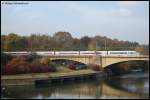 Zwei ICE-3-Triebzge berqueren am Vormittag des 29.10.07 den Neckar bei Stuttgart-Bad Cannstatt.