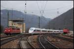 DT 403 nach Mnchen Hbf. Links ist 151 151. Rechts steht 151 016. Aufgenommen in Geislingen/Steige. Mrz 2008.