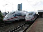 Zwei ICE3 Zge am 25.07.08 in Mannheim Hbf.ICE509 von Kln Hbf nach Basel SBB (links) und ICE516 von Mnchen Hbf nach Dortmund Hbf (rechts).