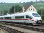 Ein ICE 3 in Richtung Basel durchfhrt Efringen-Kirchen am 28.08.2008.