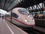 403 011  Wiesbaden  steht als ICE 915 nach Frankfurt(Main)Hbf in Kln Hbf. 27.10.08