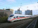 ICE3  Herford  mit Endwagen 403 551/051 und  Westerland/Sylt  mit
Endwagen 403 531/031 als ICE 517 Dortmund - Mnchen im Essener Hbf. bei der Ausfahrt.(11.11.2008)