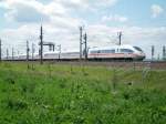 Ein ICE in der Nhe von Baden-Baden am 16.05.09.Nchster Halt ist Karlsruhe.