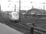 ICE 3 bei der Ausfahrt aus Kln Hbf am 31.03.2005