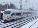 Ein ICE 3 passiert am 03.01.2010 den Hp Bochum-Ehrenfeld in Richtung Kln.