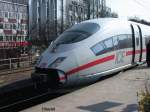 ICE 3 steht am 25.03.2002 mit offener Bugklappe abfahrbereit in Hamburg-Altona.