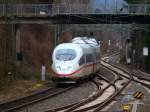 Der ICE von Brssel nach Frankfurt fhrt am 22.01.2010 die Sdrampe von Belgien kommend in den Aachener Hbf.