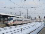 ICE 1223 nach Mnchen Hbf verlsst am 5. Januar 2011 den Nrnberger Hbf.