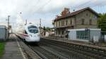 Ein ICE wurde am 29.9.10 auf dem Weg nach Nrnberg in Iphofen fotografiert. Der Vergleich mit Bild 489567 zeigt, dass sich im Bahnhof in den letzten 13 Jahren wenig verndert hat.