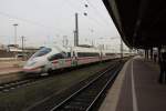 Hier wird gerade 403012 als ICE nach Mnchen am 3.2.2012 im Dortmunder Hbf bereitgestellt.