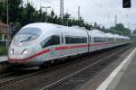 403 033-4 mit ICE 825 nach Mnchen bei der Einfahrt in Recklinghausen 14.7.2012