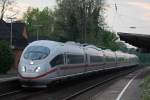 Ein unbekannter ICE 3 am 1.5.12 bei der Durchfahrt durch Mlheim-Styrum.