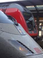 Frontenvergleich  zwischen Einem RE160-Steuerwagen und einem ICE 3 in Freiburg Hbf. (Herbst 2013)