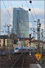 ICE 3 vor neuer Kulisse am Frankfurter Südbahnhof.