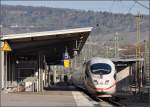 Nur ein Bahnsteigbild -    Durchfahrender ICE 3 im Bahnhof Stuttgart-Bad Cannstatt.