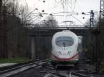 DB Fernverkehr ICE 3 (BR 403) am 04.04.15 bei Maintal Ost von einen Bahnsteig aus fotografiert 